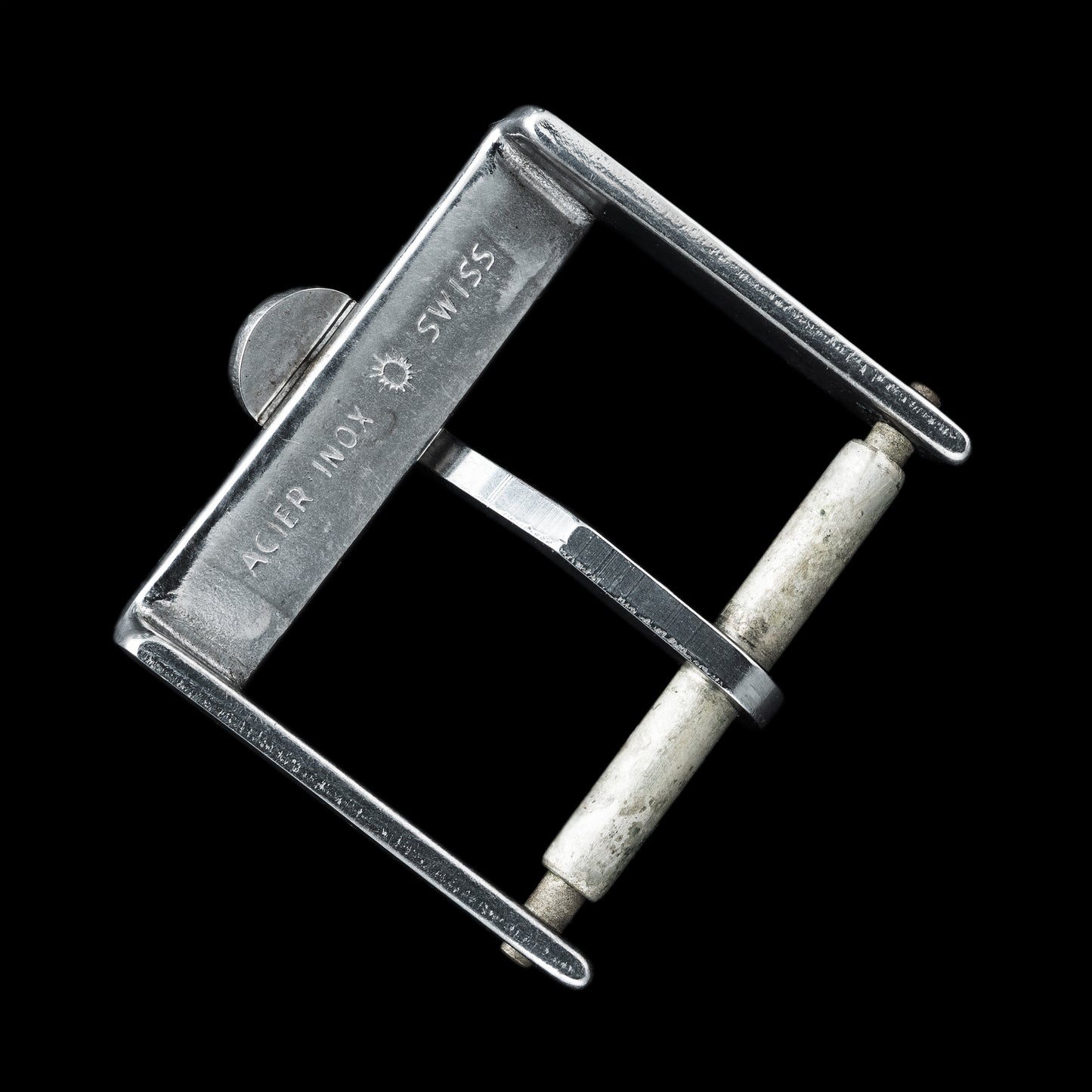 No. b7155 / Omega 16mm Buckle - 1960s
