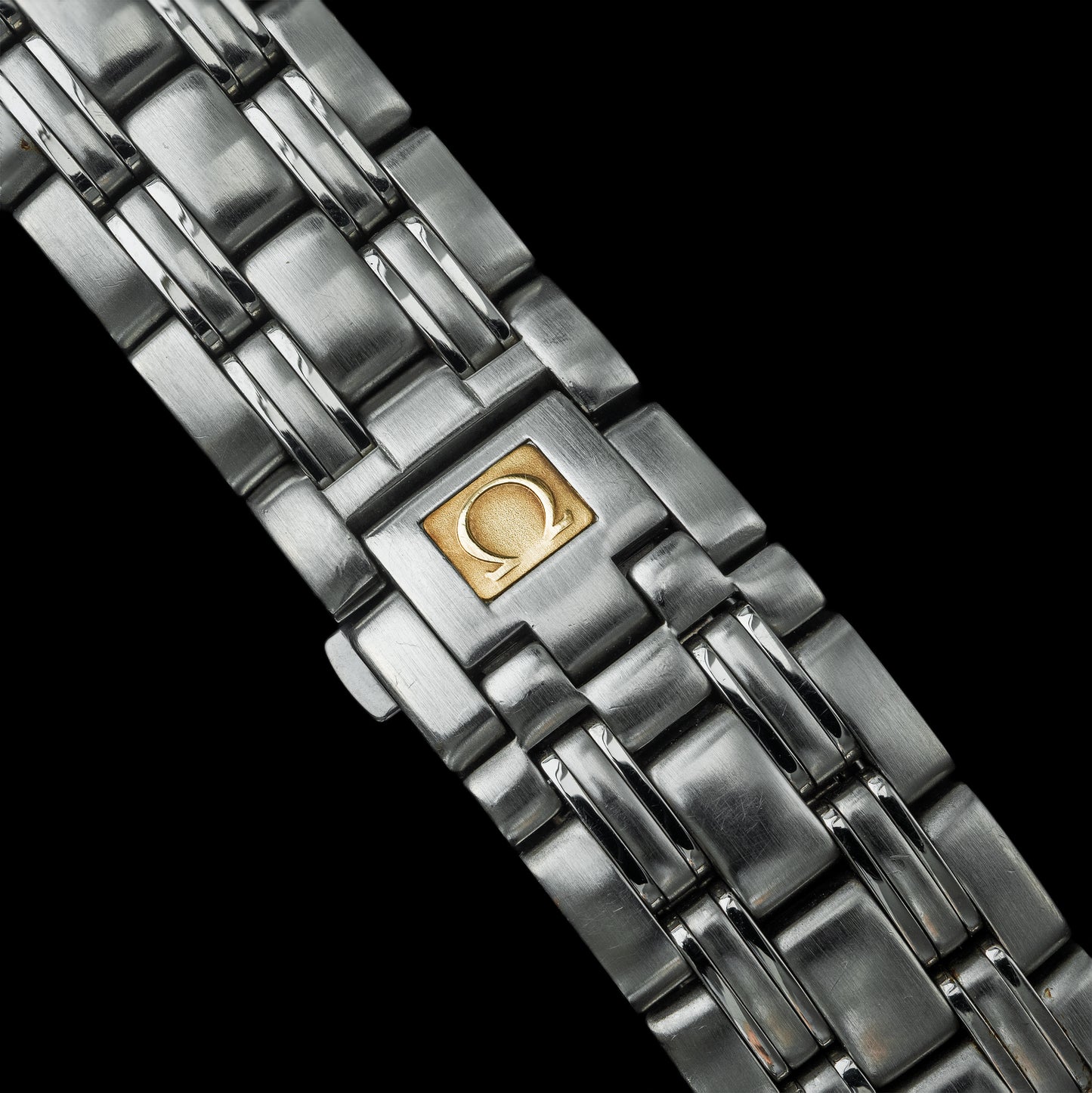 No. b7205 / Omega 18mm Professional Bracelet - 1990s