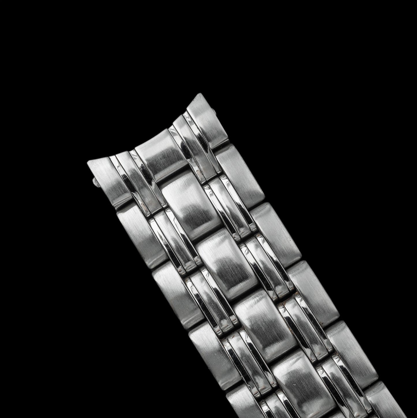 No. b7205 / Omega 18mm Professional Bracelet - 1990s
