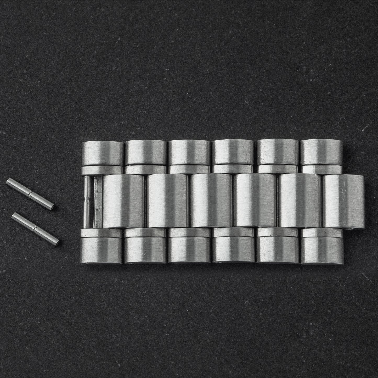 No. b8076 / Omega 19mm Bracelet Links -- 1990s