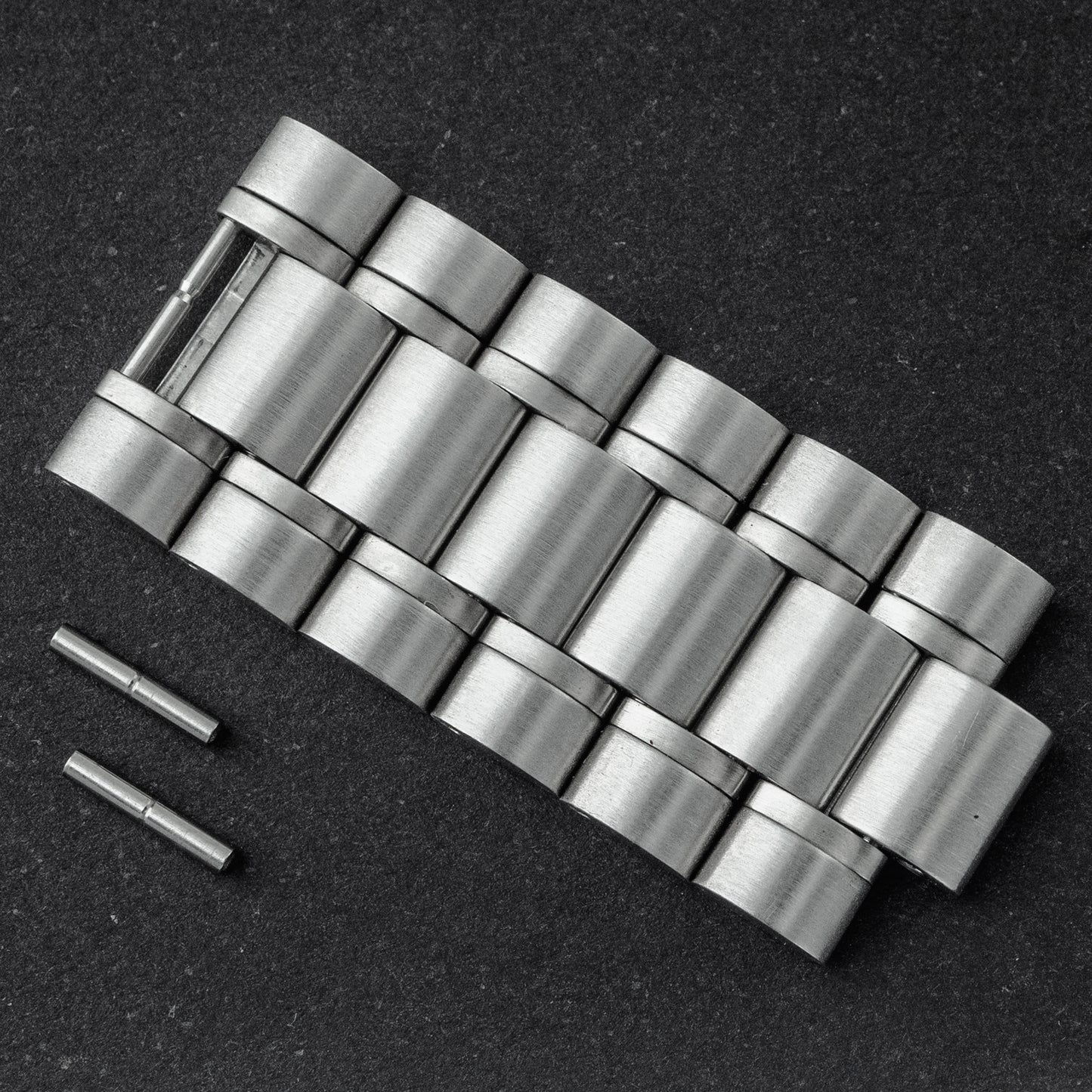 No. b8076 / Omega 19mm Bracelet Links -- 1990s
