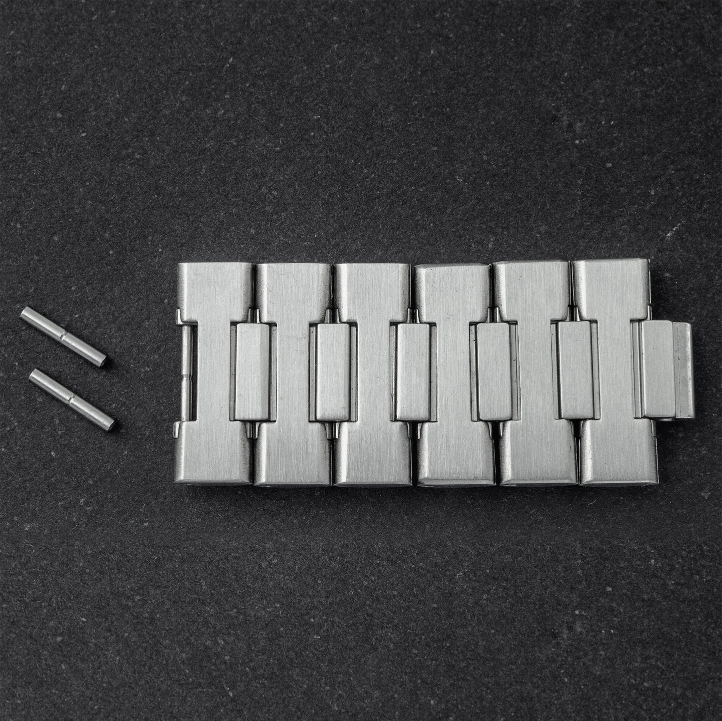 No. b8076 / Omega 19mm Bracelet Links -- 1990s