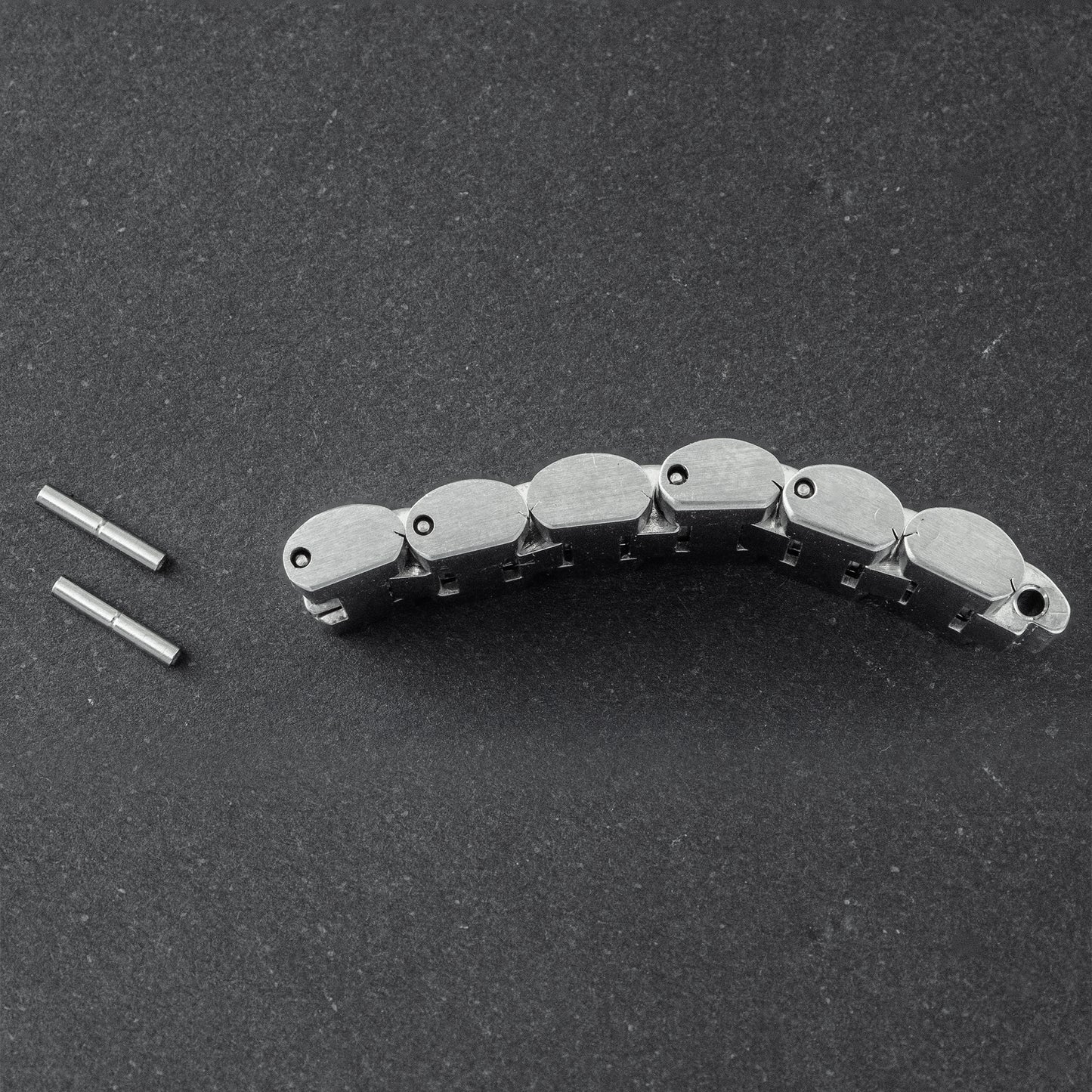 No. b8076 / Omega 19mm Bracelet Links -- 1990s
