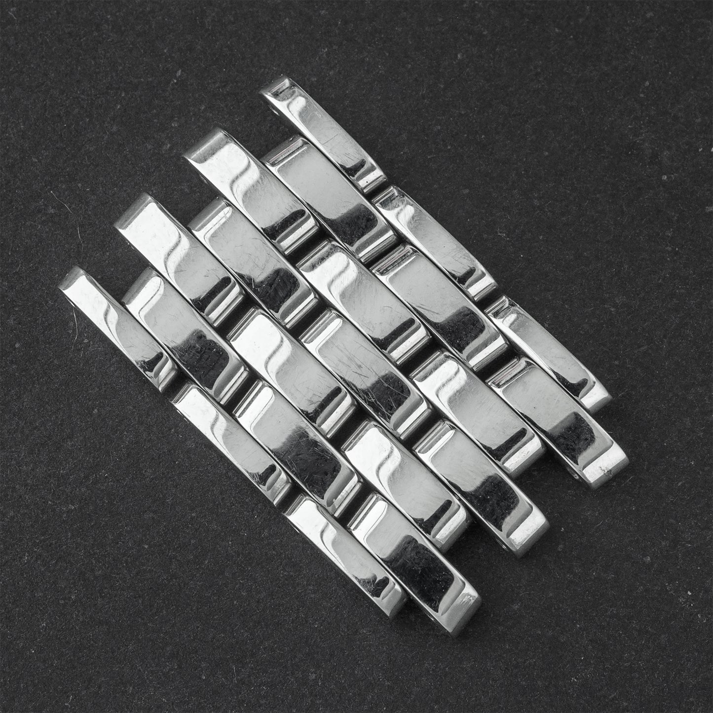 No. b8236 / Omega 19mm Bracelet Links -- 1990s