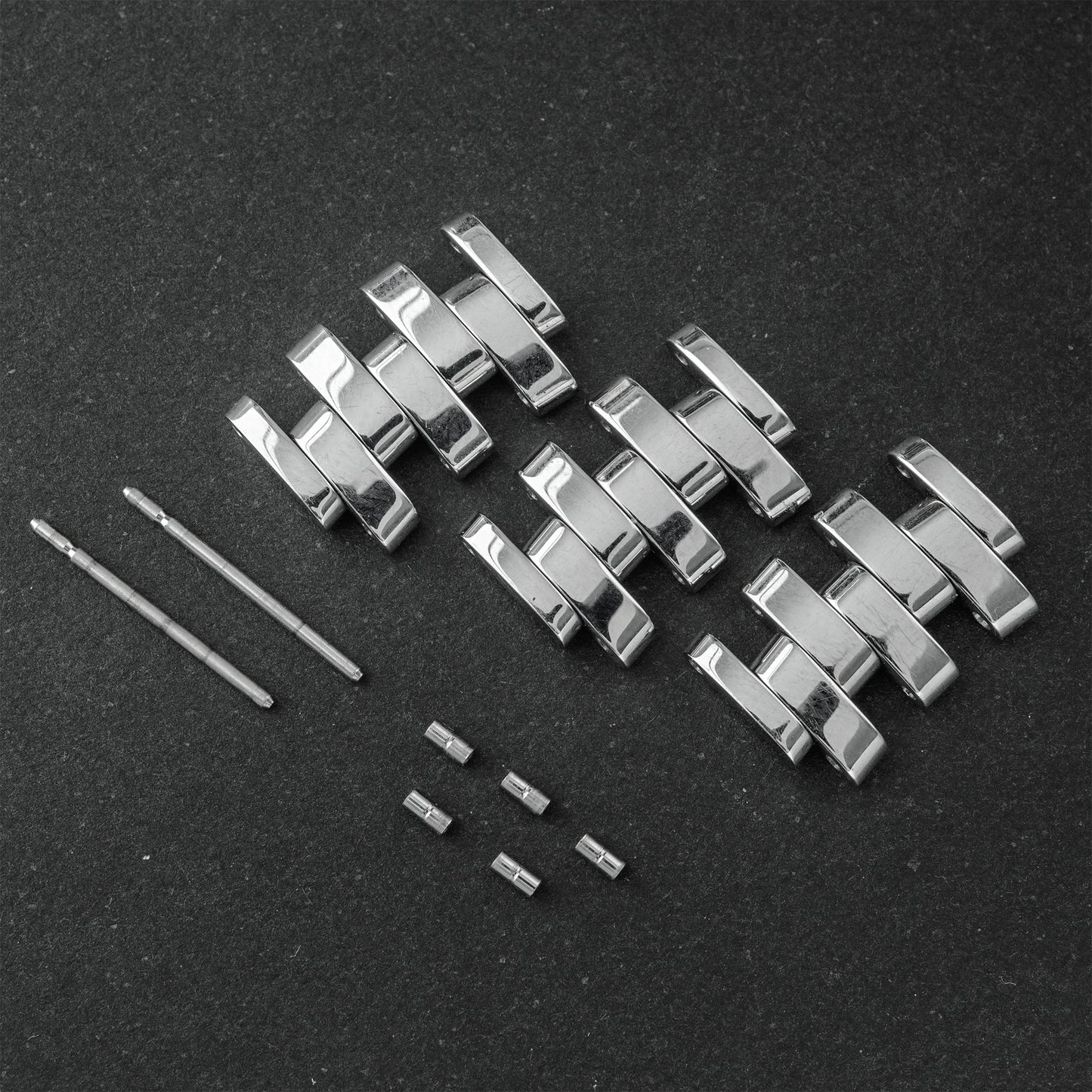 No. b8236 / Omega 19mm Bracelet Links -- 1990s