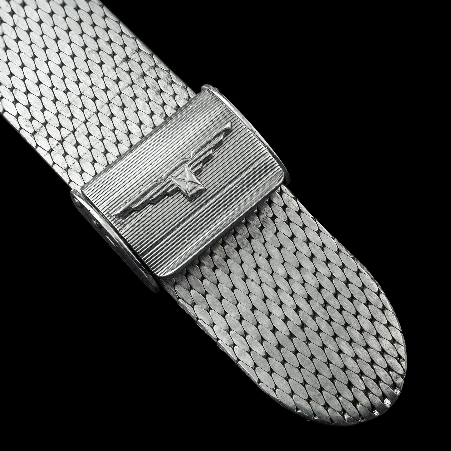 No. b8325 / Longines 18mm Mesh -- 1960s