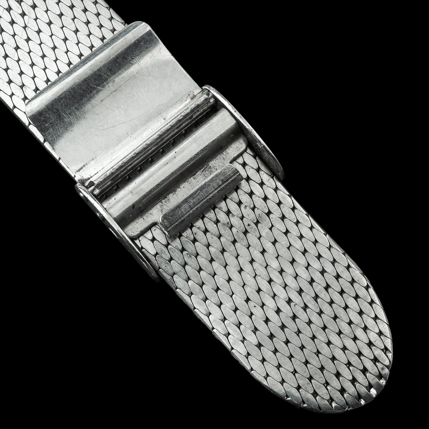 No. b8325 / Longines 18mm Mesh -- 1960s