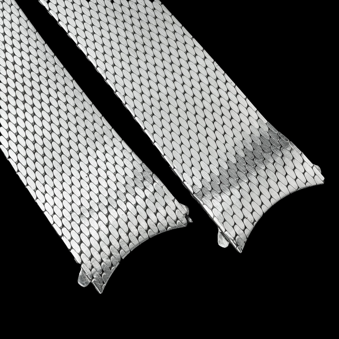 No. b8325 / Longines 18mm Mesh -- 1960s