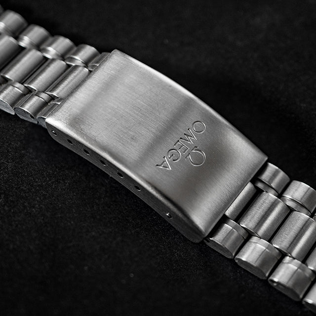 No. b2075 / Omega 20mm Bracelet - 1990s