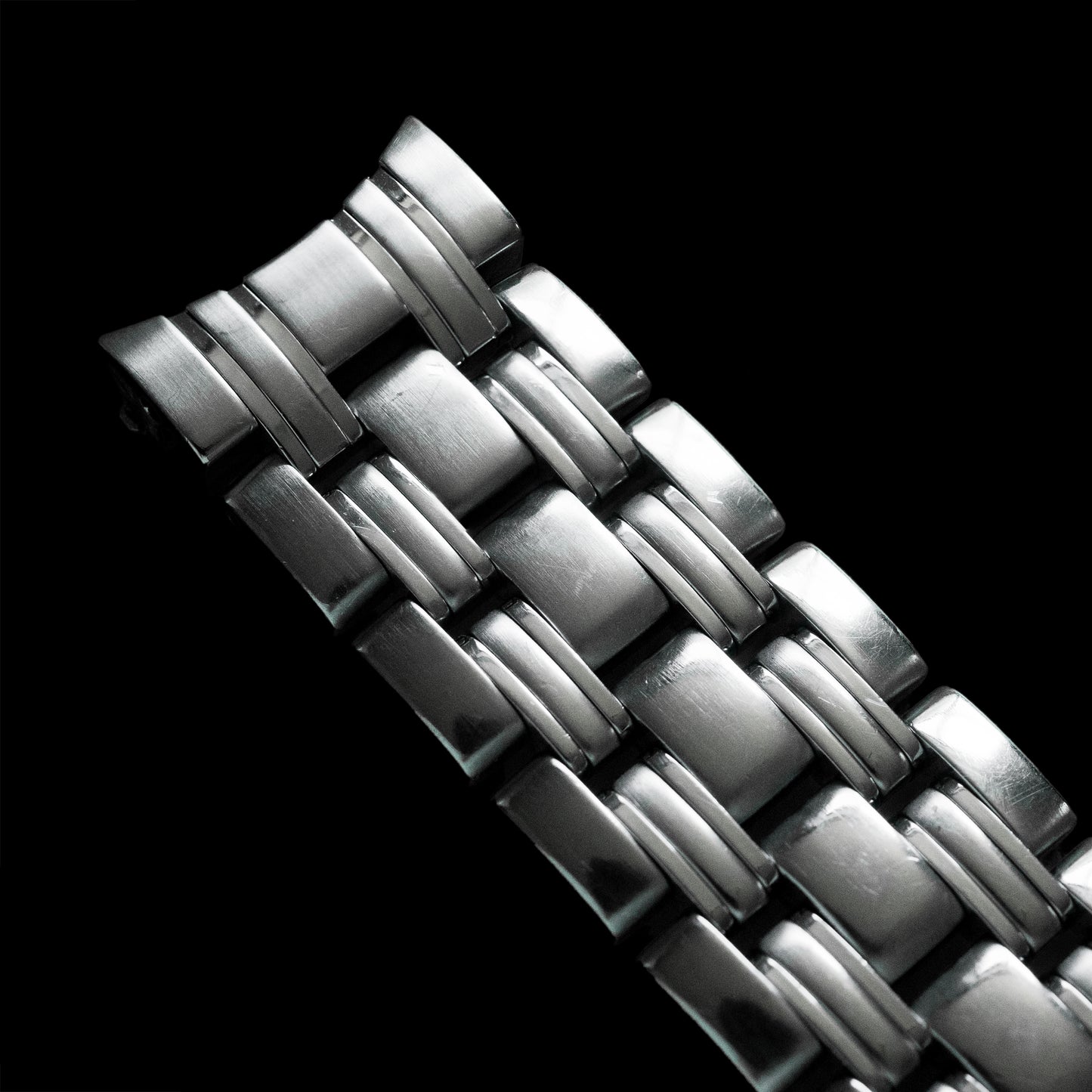 No. b2485 / Omega 20mm Bracelet - 1990s