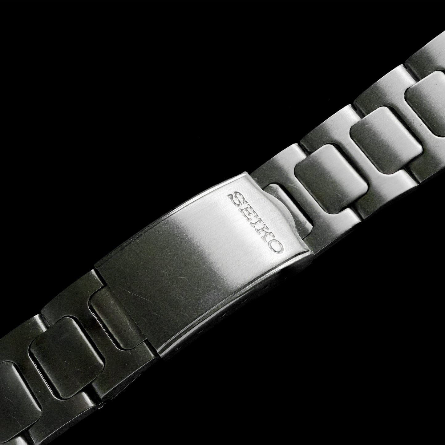 No. b2695 / Seiko 18mm Bracelet - 1990s