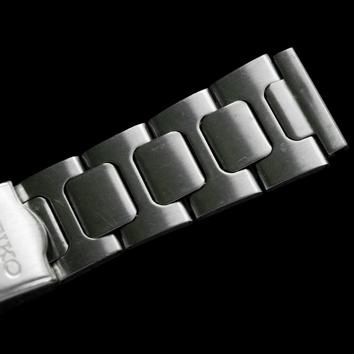 No. b2695 / Seiko 18mm Bracelet - 1990s