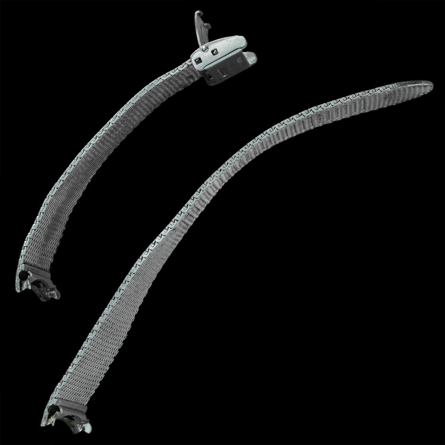 No. 377 / Universal Geneve 18mm Mesh Bracelet - 1970s