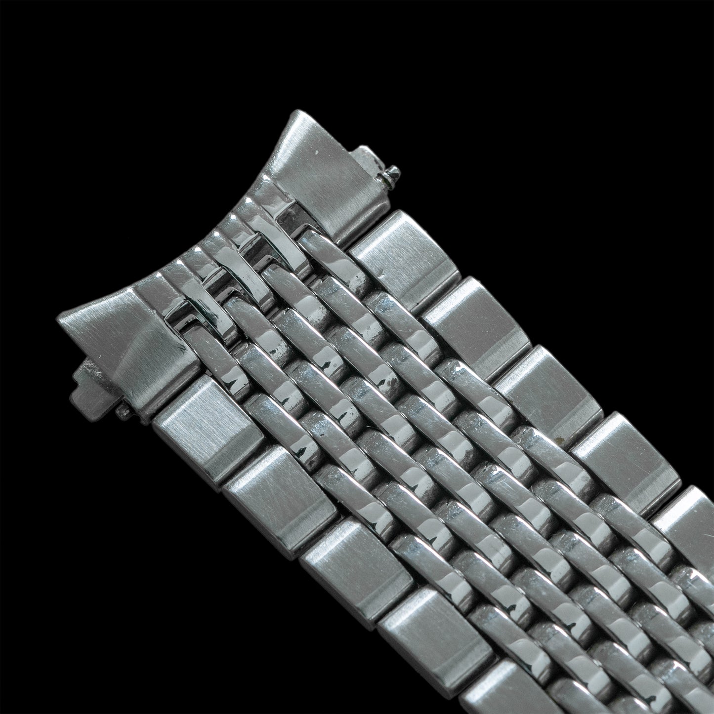 No. b3855 / Omega 18mm Rice Grain Bracelet - 1960s