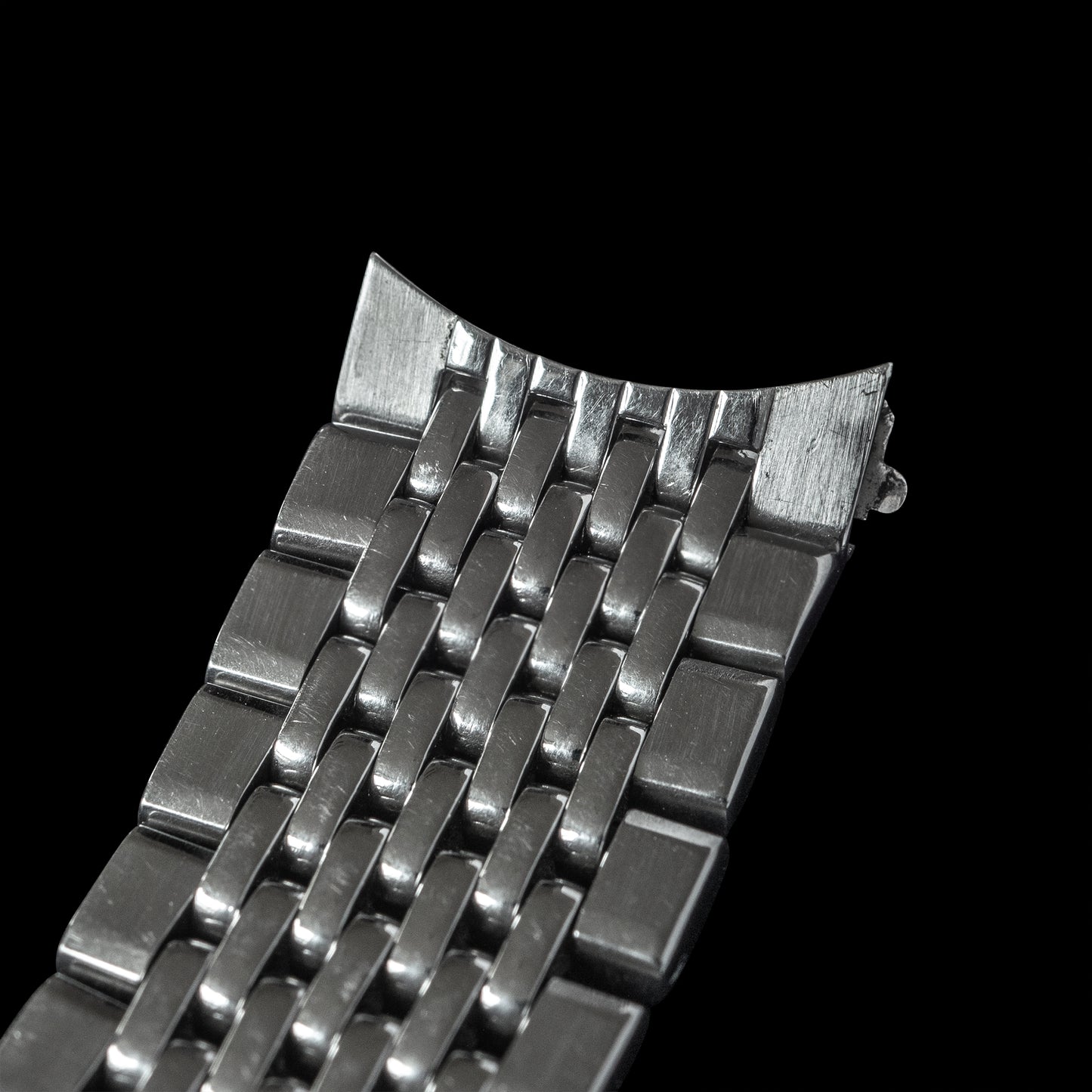 No. b4615 / Omega 18mm Rice Grain Bracelet - 1960s