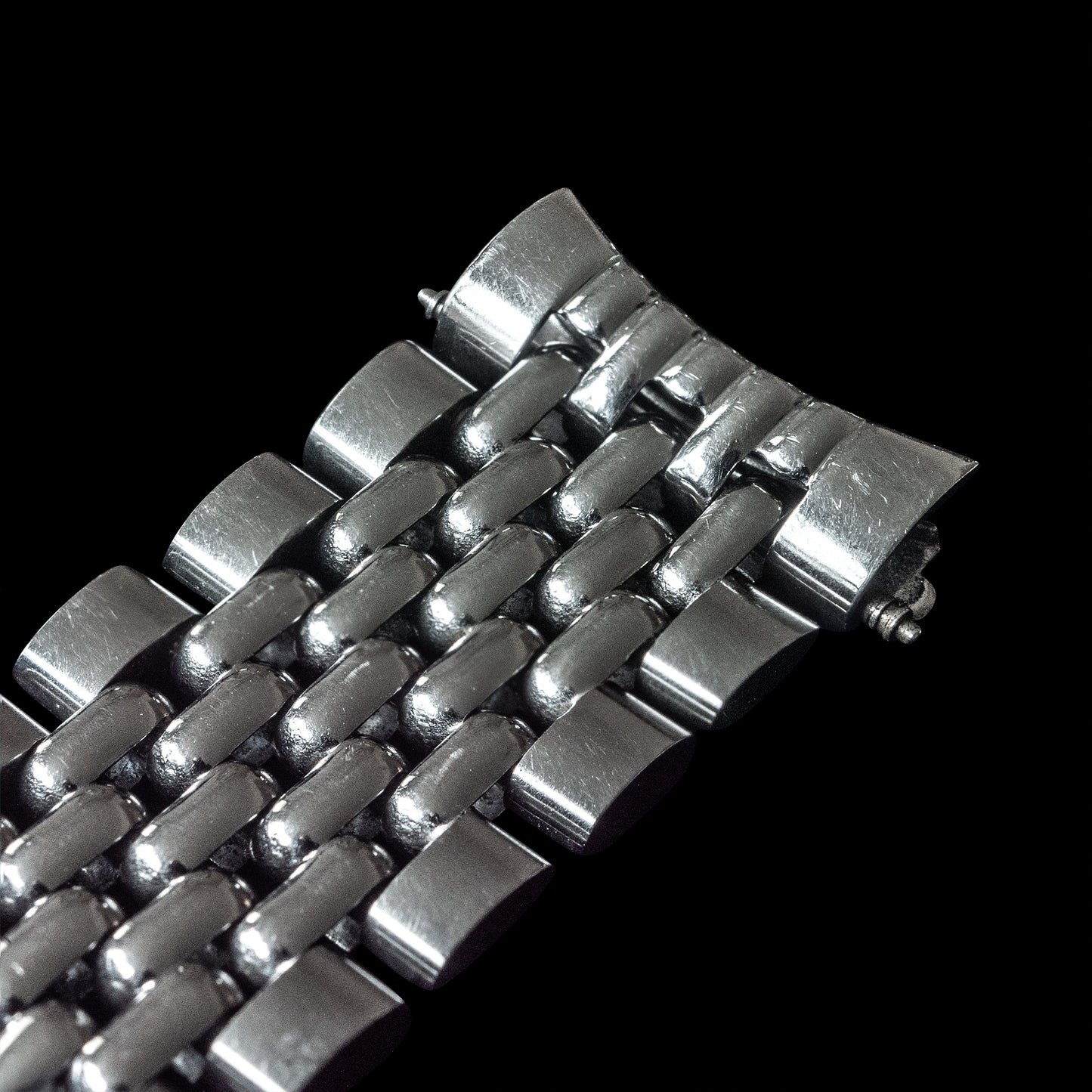 No. b4785 / Omega 18mm Rice Grain Bracelet - 1960s