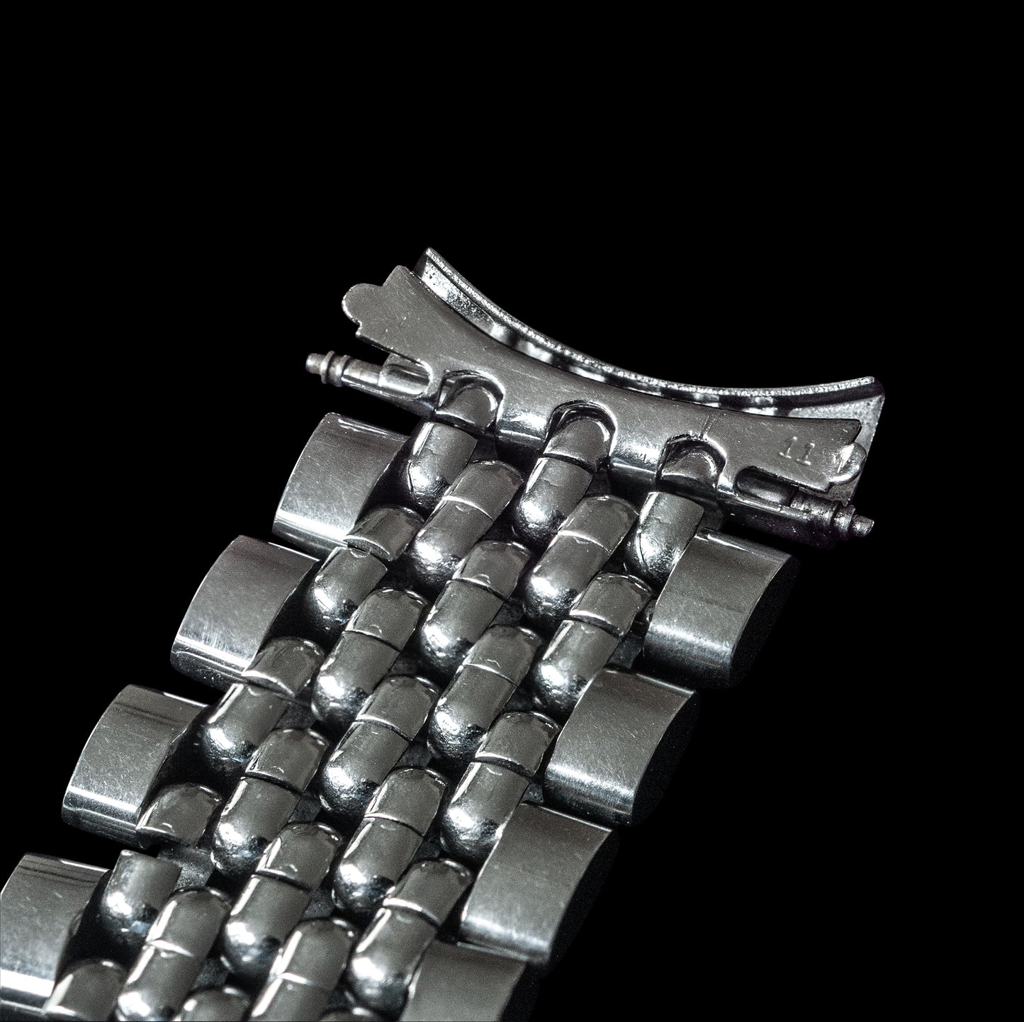 No. b4785 / Omega 18mm Rice Grain Bracelet - 1960s