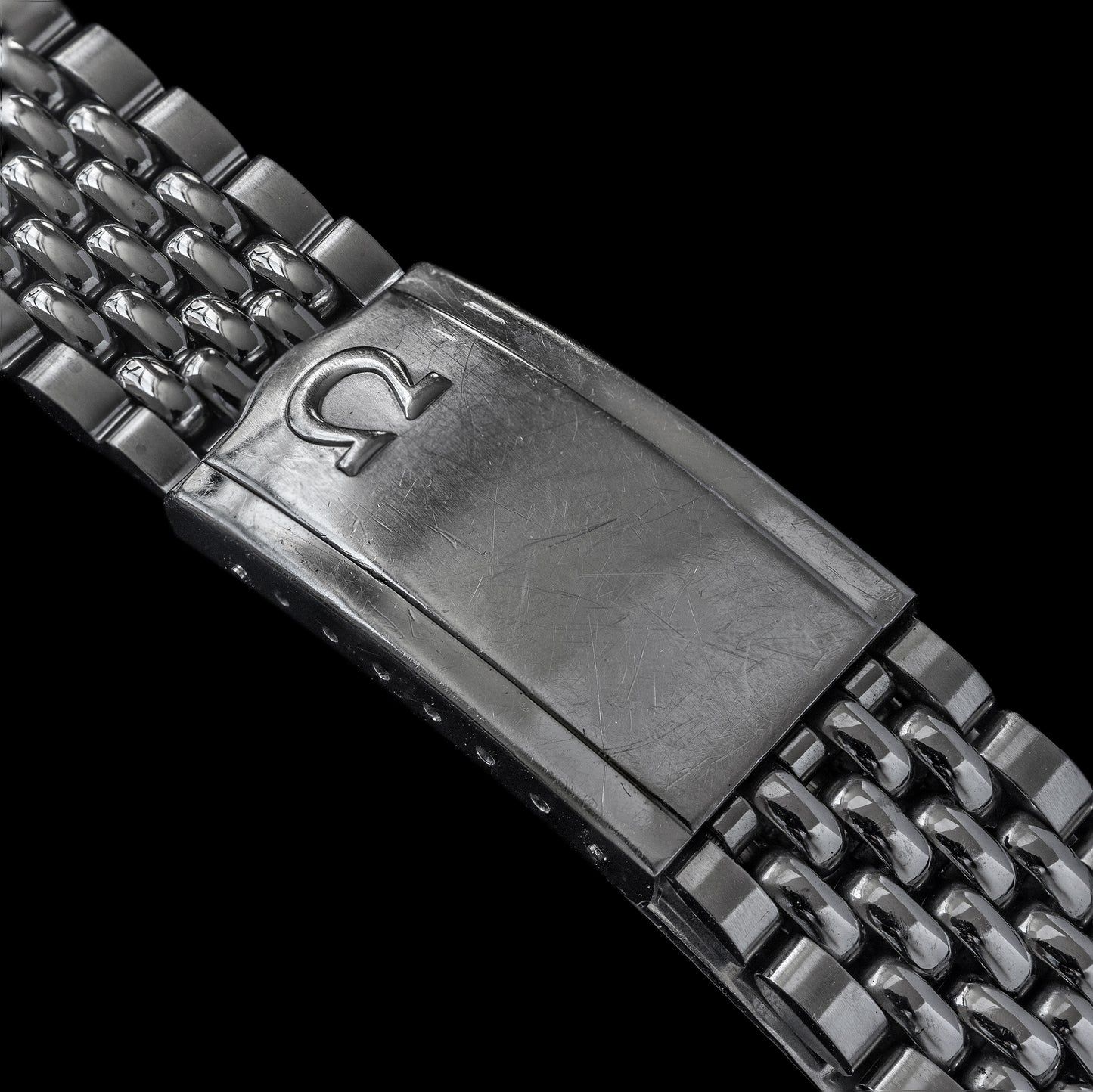 No. b5665 / Omega 18mm Rice Grain Bracelet - 1960s