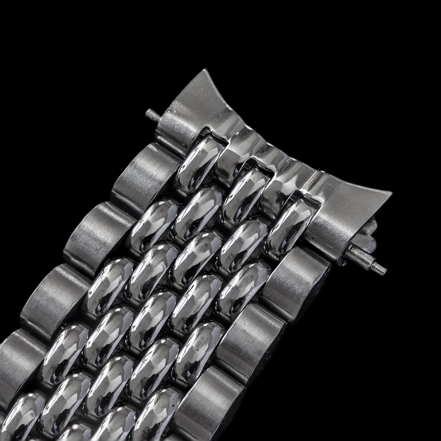 No. b5665 / Omega 18mm Rice Grain Bracelet - 1960s