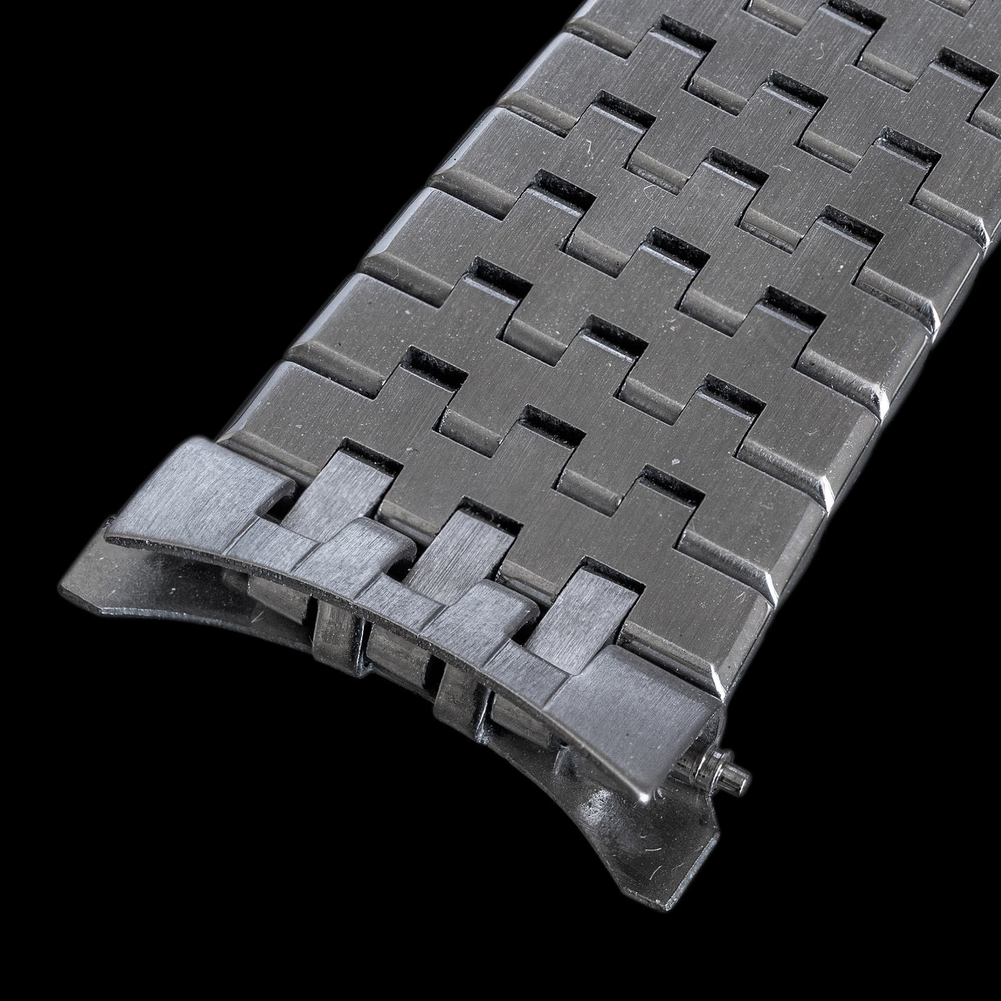 No. b5715 / Omega 19mm Bracelet - 1960s