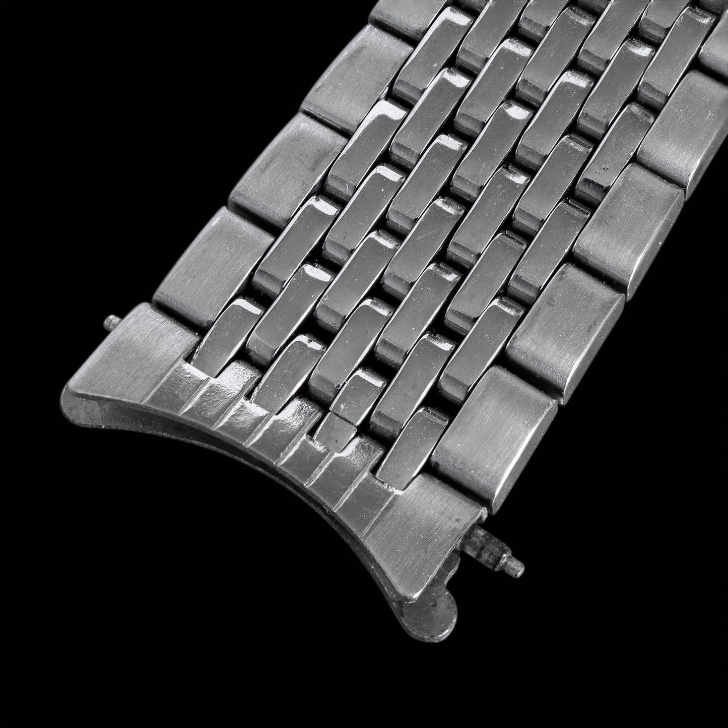 No. b5785 / Omega 18mm Mesh Bracelet - 1960s