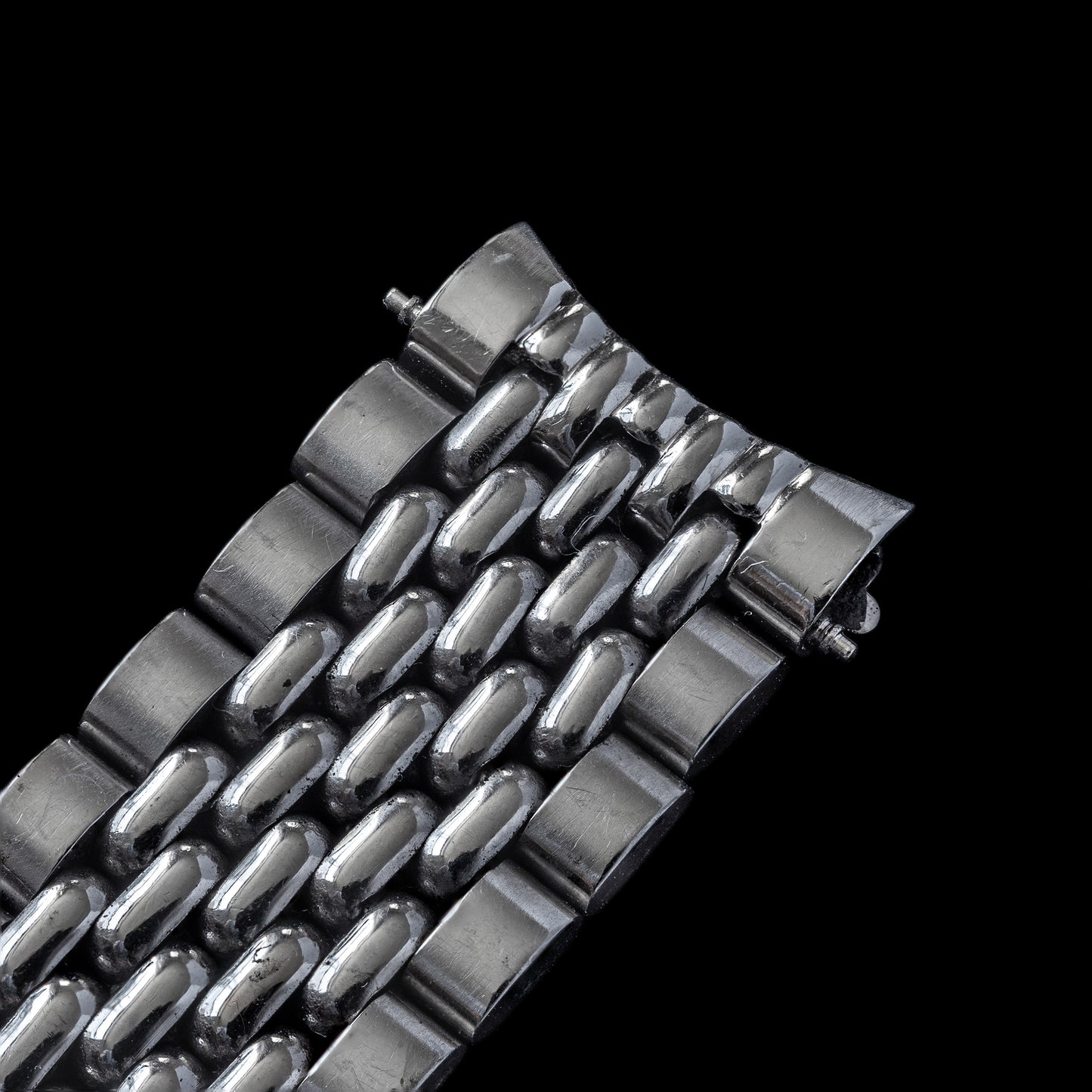 No. b6095 / Omega 18mm Rice Grain Bracelet - 1960s