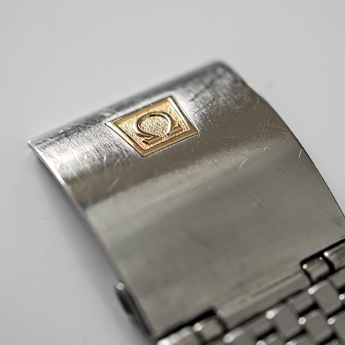 No. b725 / Omega 19mm Mesh Bracelet - 1970s