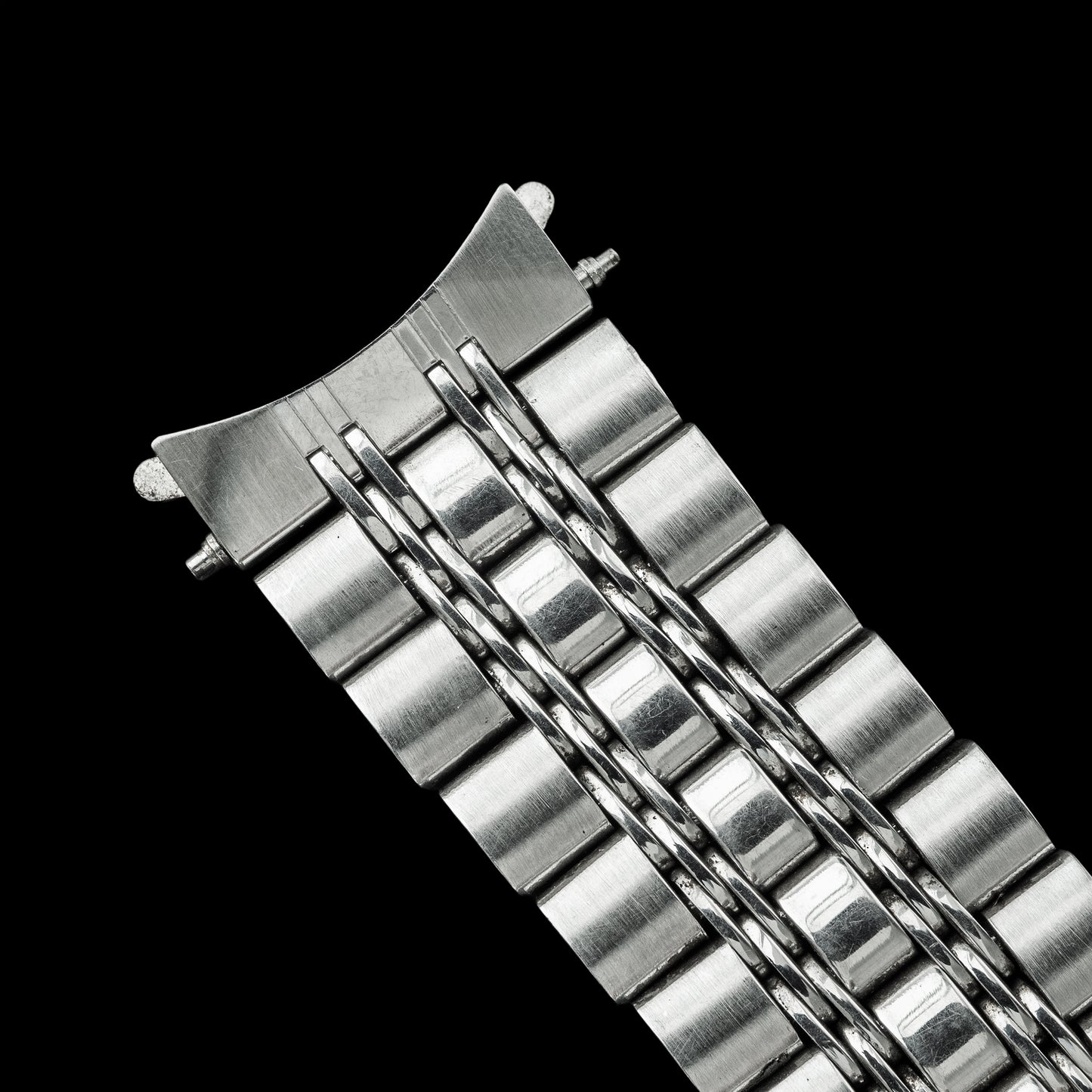 No. b7755 / Longines 18mm Bracelet -- 1960s