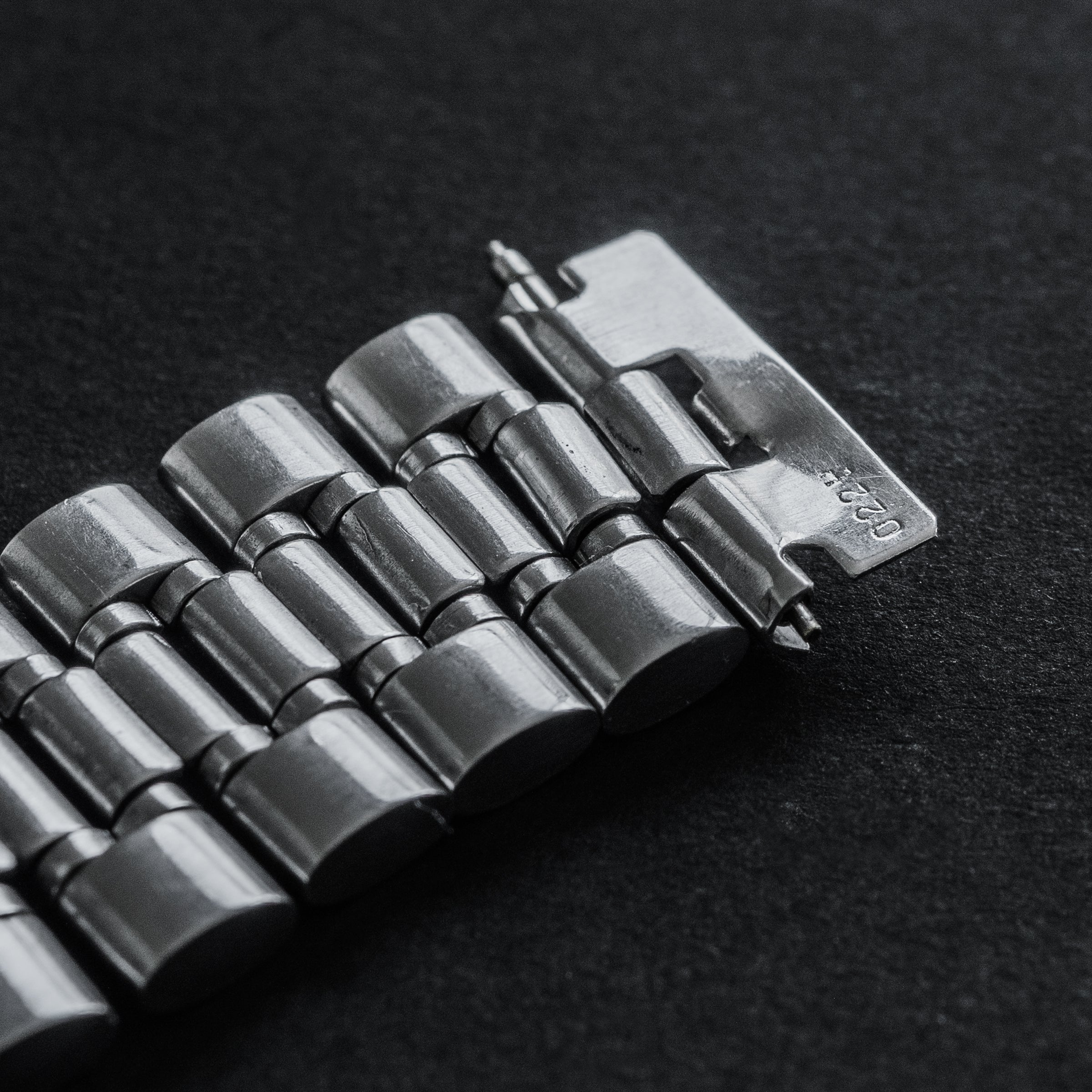 No. b2125 / Omega 18mm Bracelet - 1960s – From Time To Times