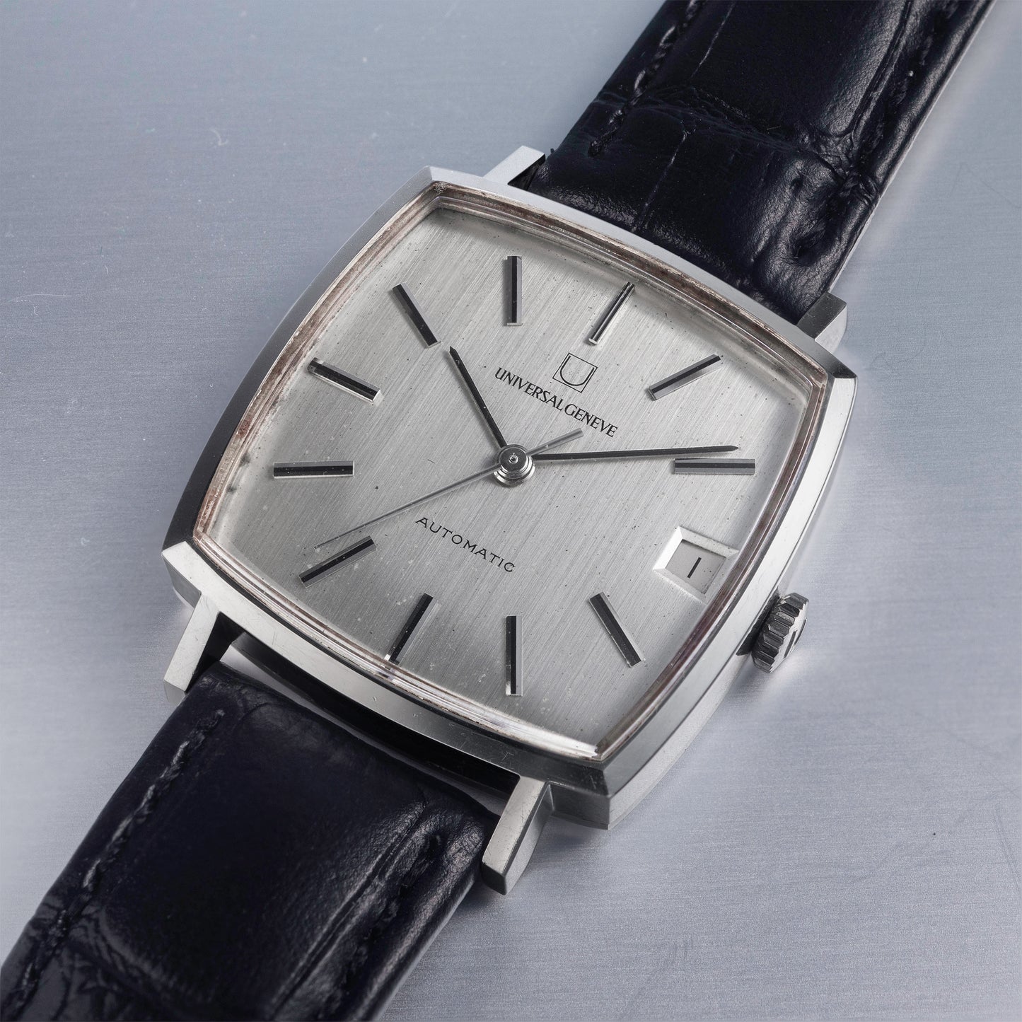 No. 619 / Universal Geneve Automatic wtih Square Case from 1971